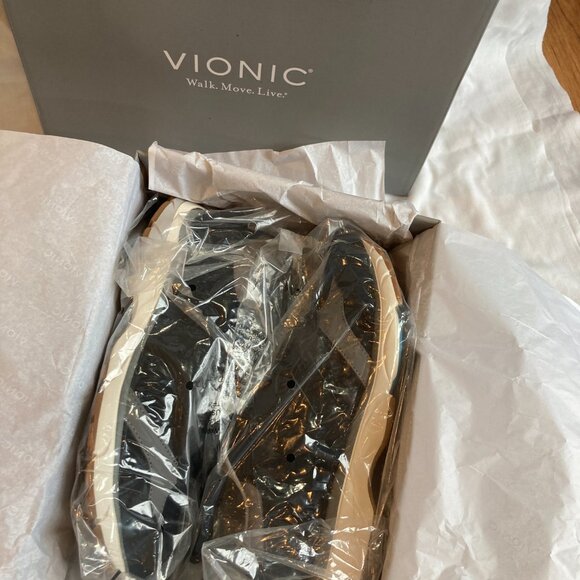 NIB Vionic Sneakers Waterproof W11 - Picture 5 of 5
